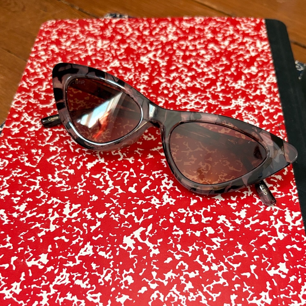WearMe Pro – Retro Vintage Tinted Lens Cat Eye Sunglasses
